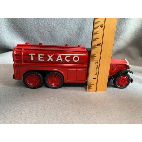 Texaco 1930 Diamond T 1990 Edition Red Collectible Die-Cast Toy Truck Bank - Picture 9 of 11
